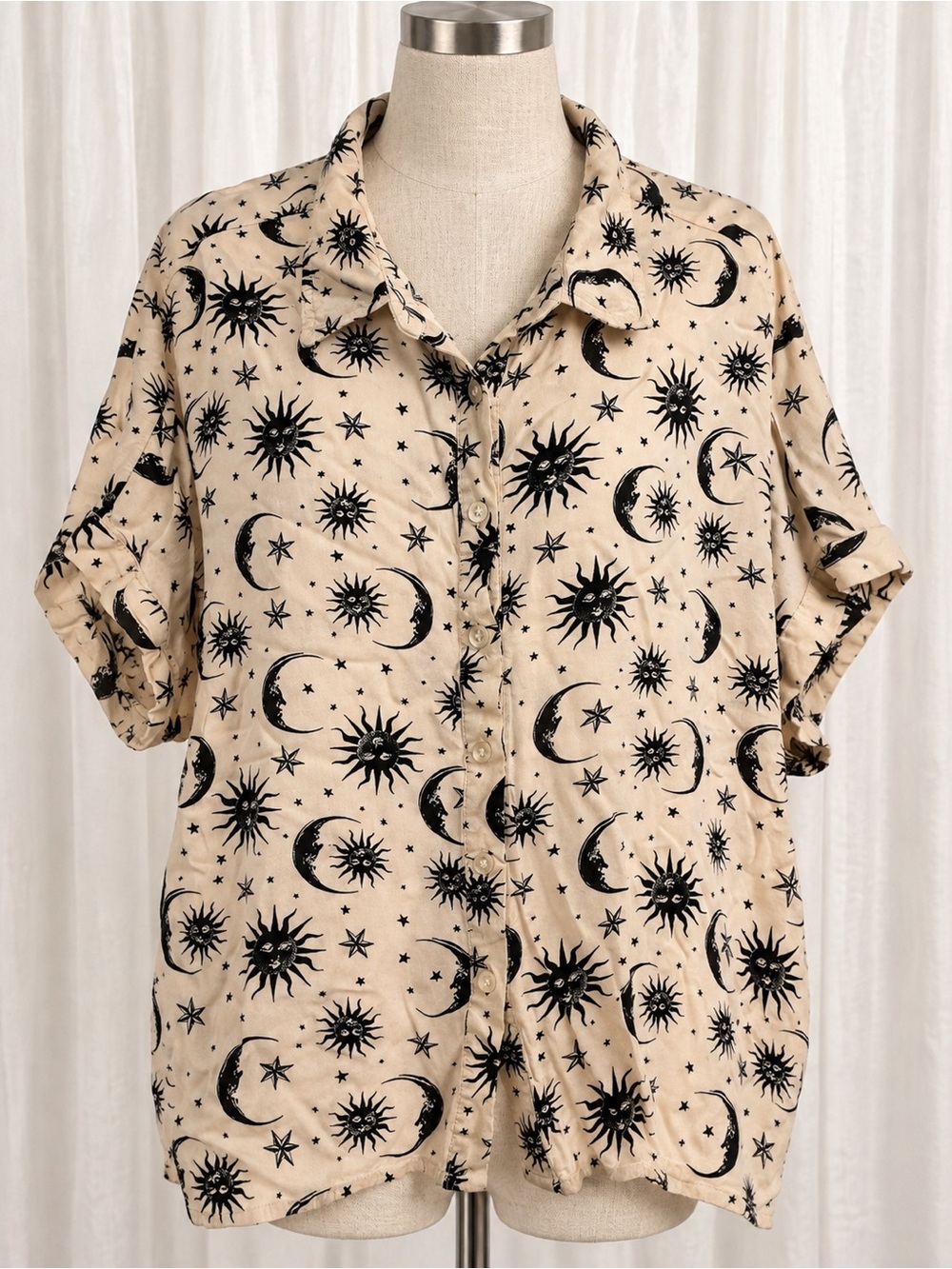 Hot Topic Beige Moon & Sun Button-Down Shirt